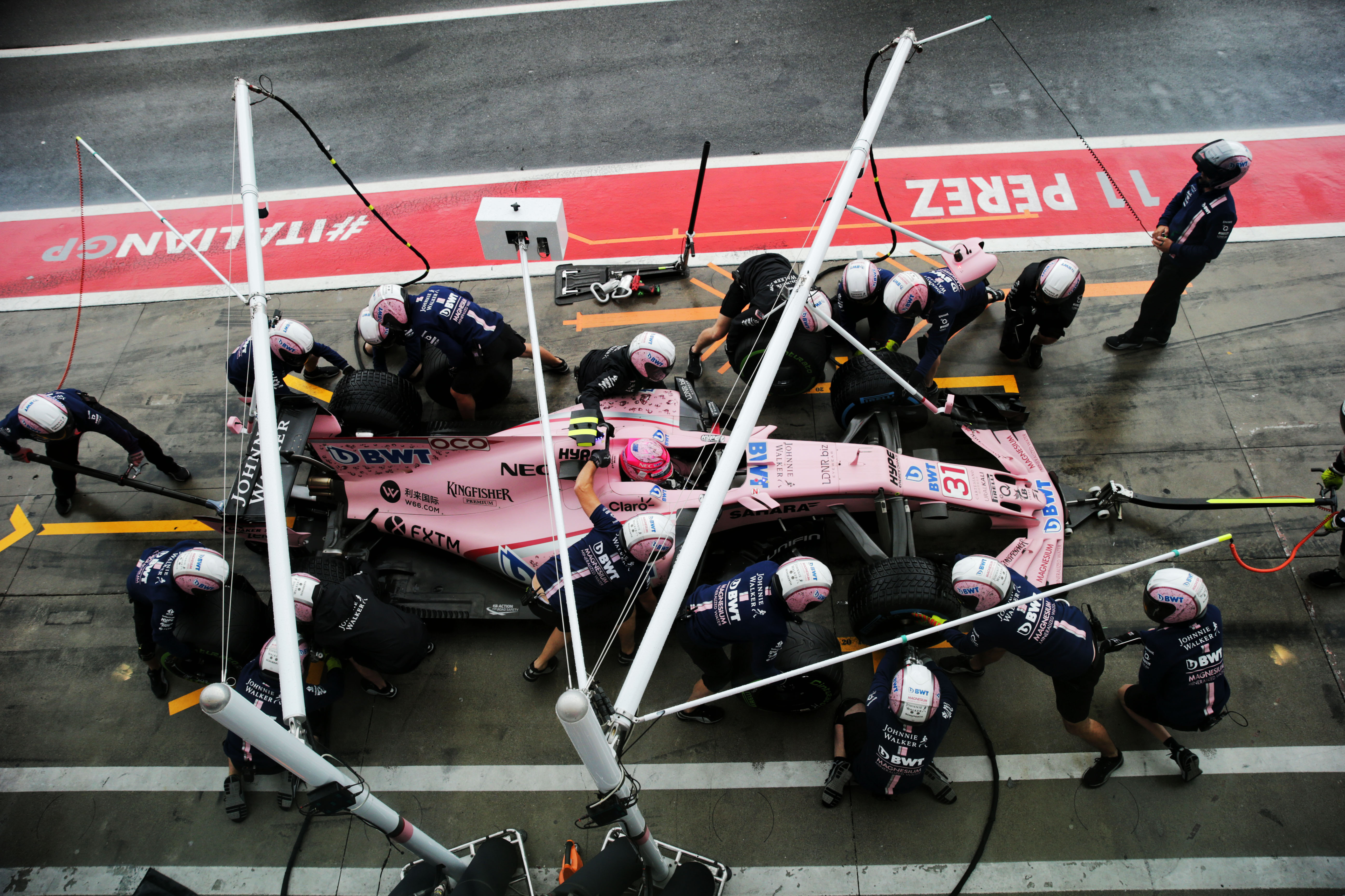 爱游戏在线-红牛二队碾压哈斯车队,佩雷兹关键制胜