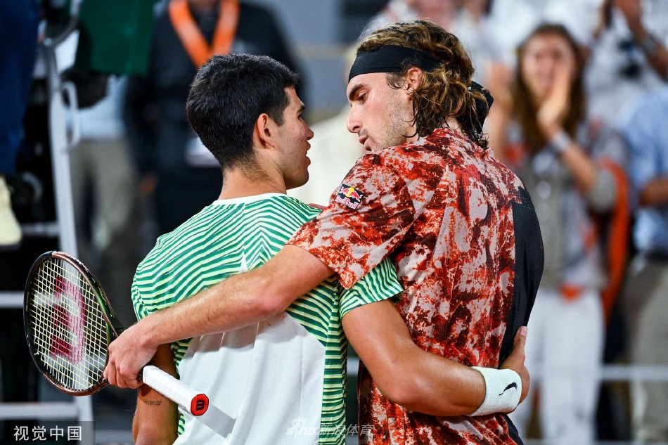 爱游戏在线-法网鏖战联合杯，西西帕斯带队取胜