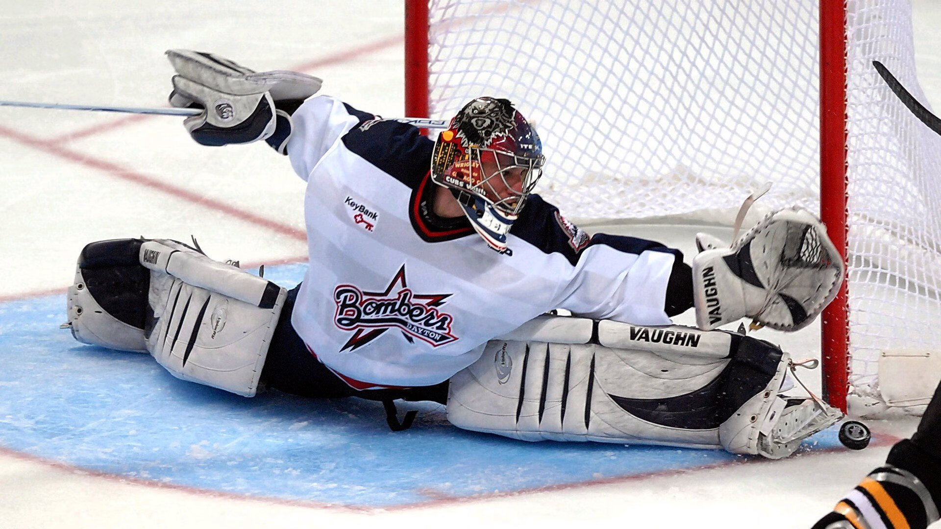 爱游戏娱乐-F1街道赛之夜,英格拉姆点燃赛场